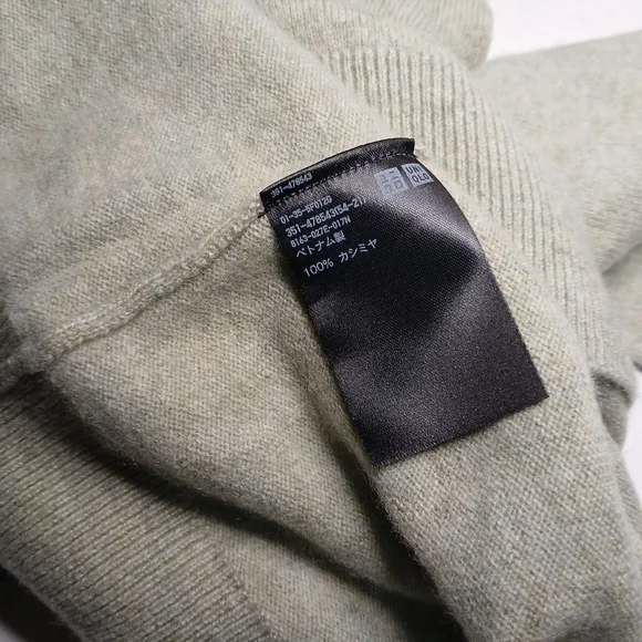 Uniqlo Men's Gray Sweater - Picture 7 of 9